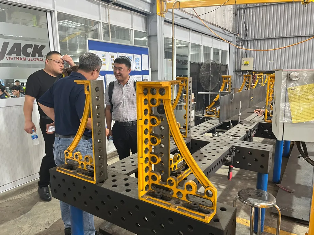 Three-Dimensional Flexible Welding Platform with Fixture